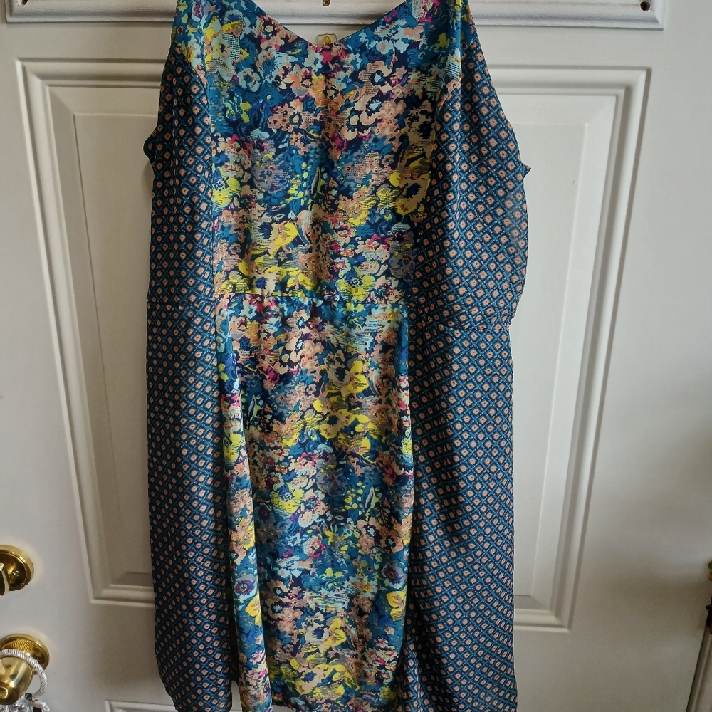 Size XL Blue Tone Dress With Small Repair****